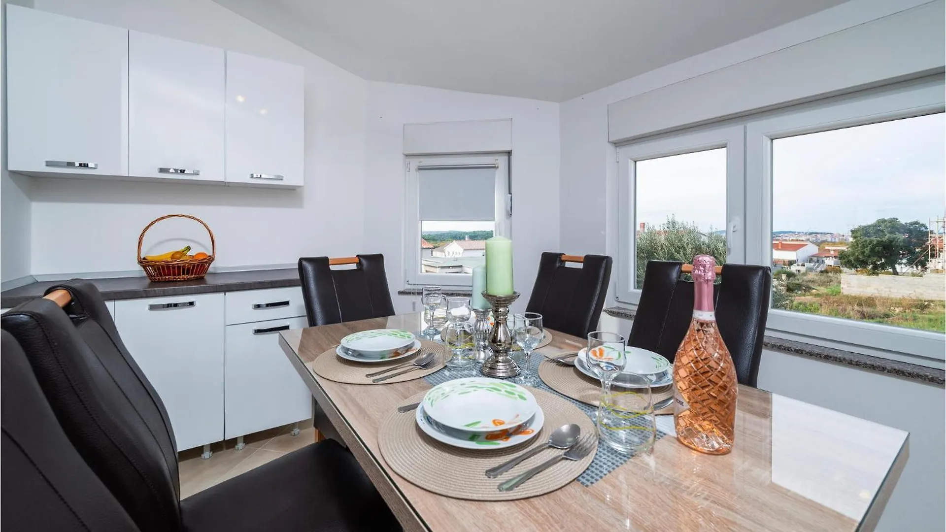 Beautiful Apartment In Pula With Kitchen