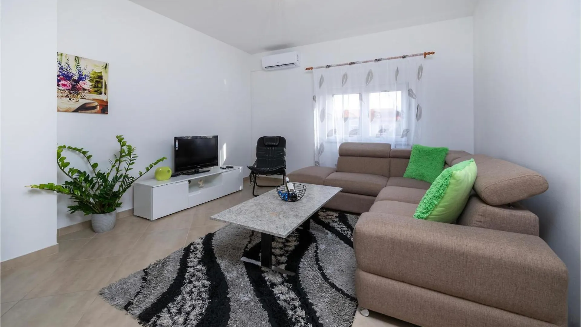 Beautiful Apartment In Pula With Kitchen Croatia